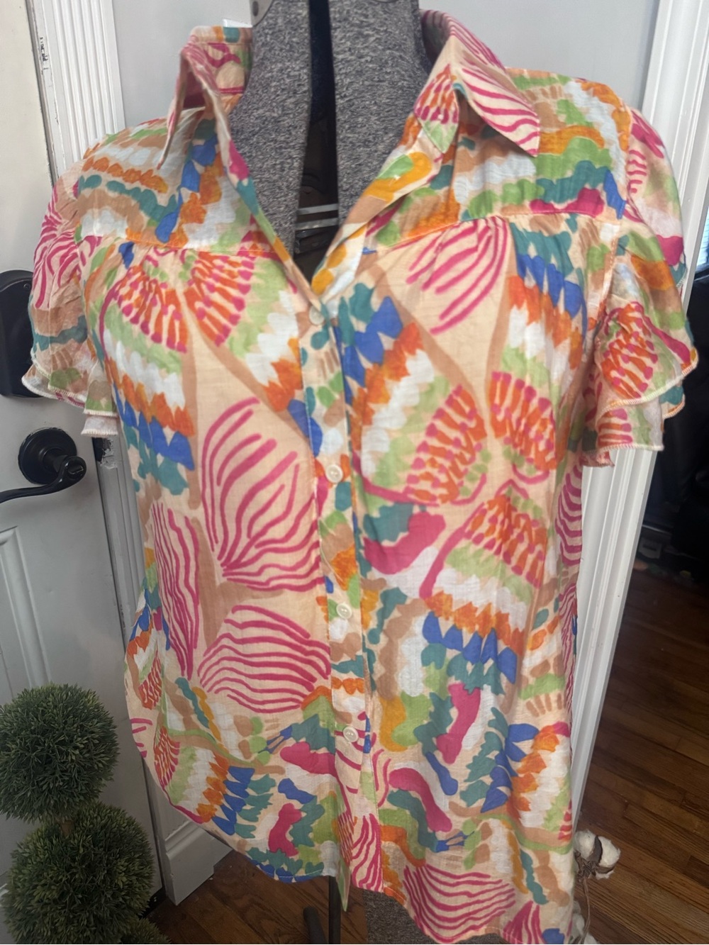Women’s Grace + Emma Multi-Color Shell Print Button-Front Flutter Sleeve Top MD